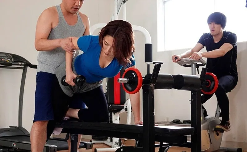 Gã chồng phát hiện vợ yêu cắm sừng với huấn luyện viên thể hình